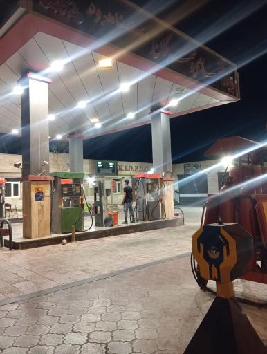عکس پمپ بنزین مهرگان