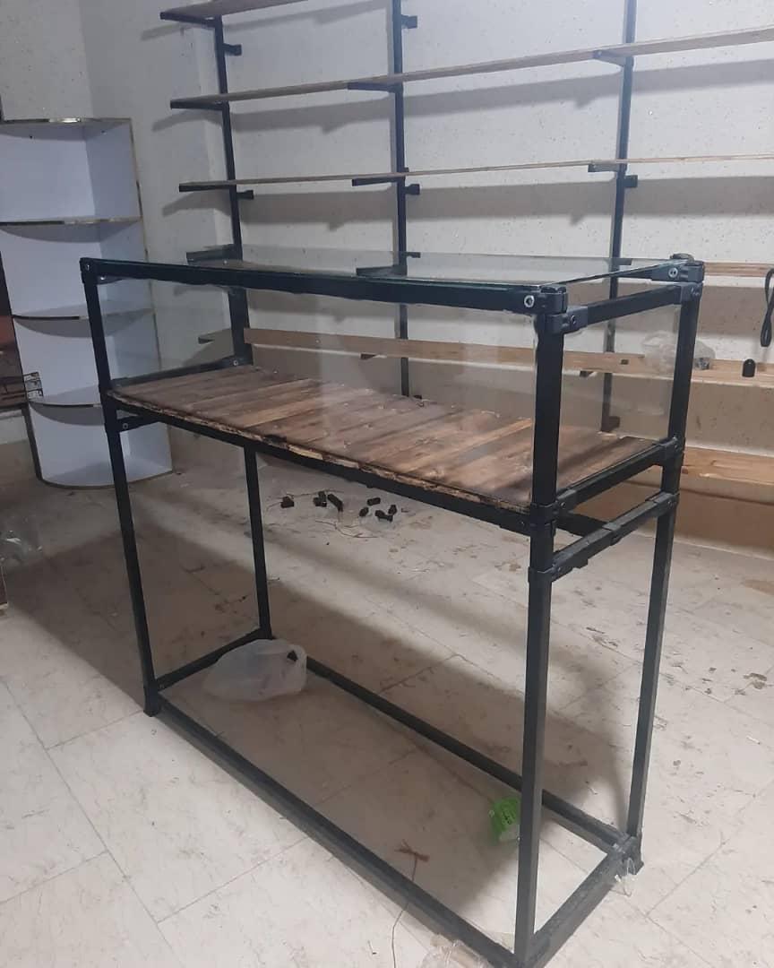 عکس رگال و ویترین شلف