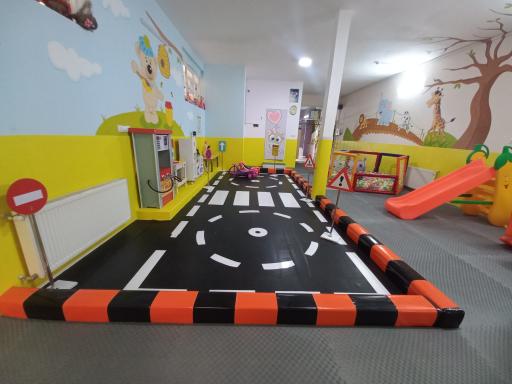 عکس دبستان و کودکستان ملائک