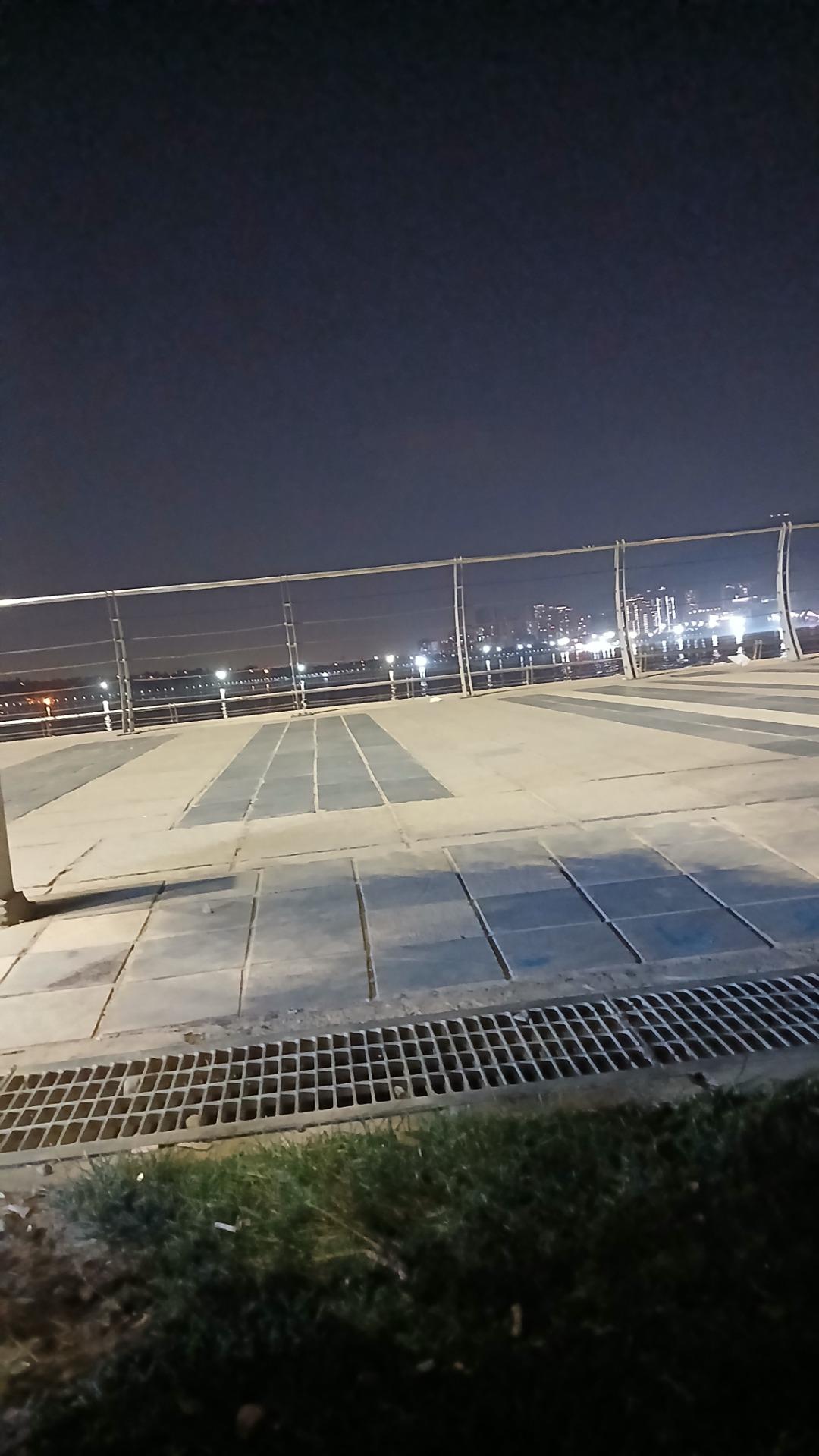 عکس ضلع شرقی دریاچه چیتگر