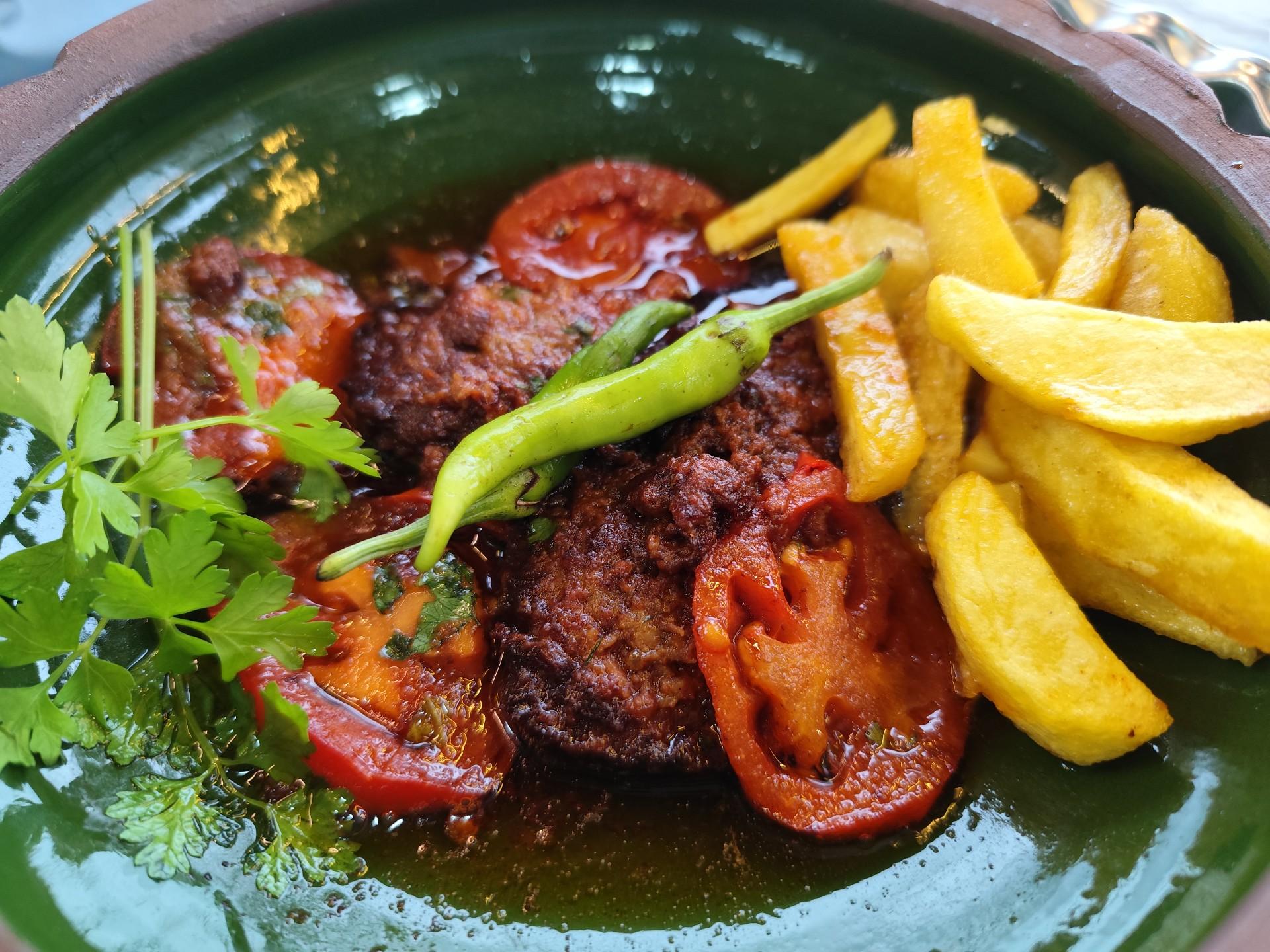 عکس رستوران لوکس طلائی شمال