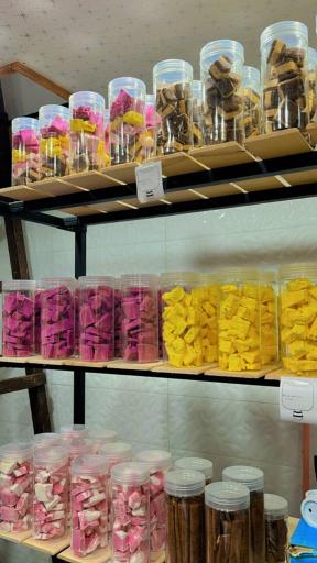 عکس فروشگاه سوئیس چاکلت 