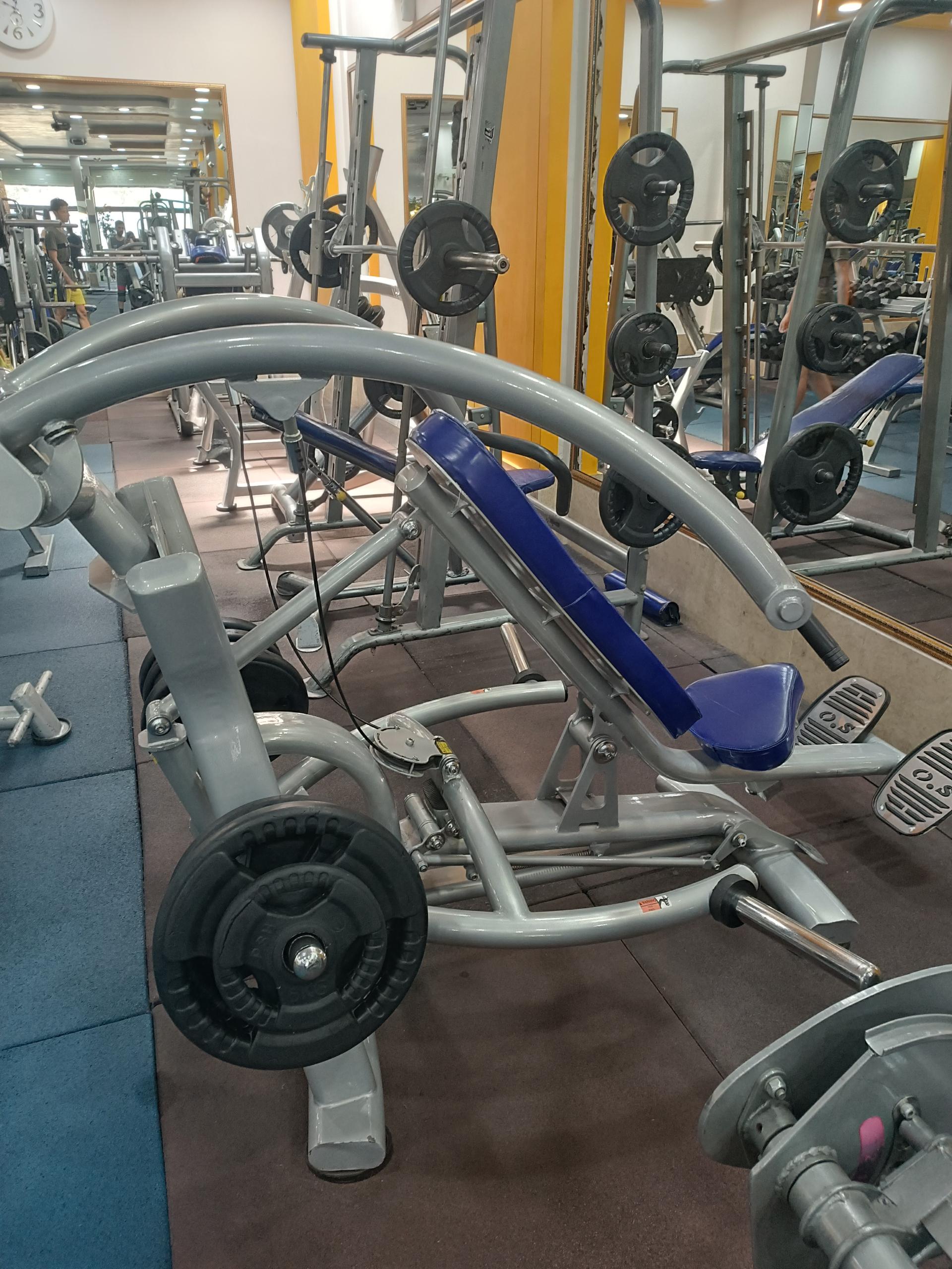 عکس باشگاه بدنسازی امپراطور 