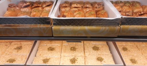 عکس قنادی نان سالم