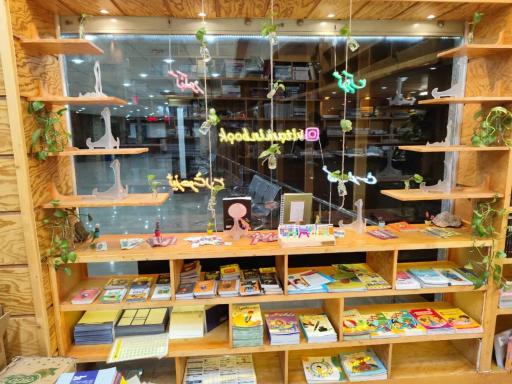 عکس کتاب فروشی ویتامین بوک