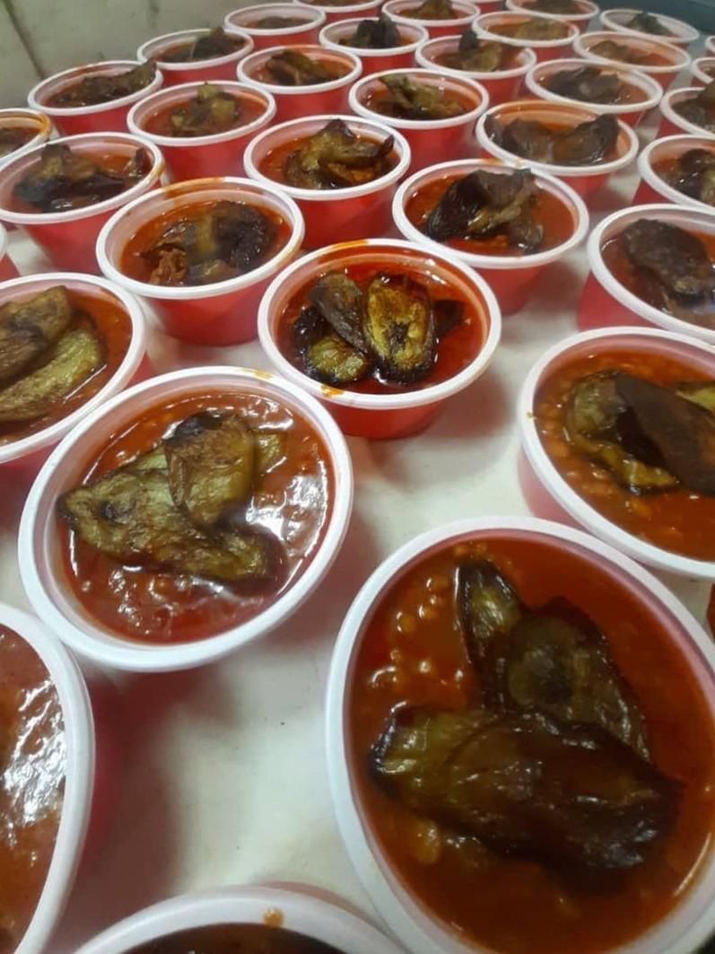 عکس تهیه غذای یاس