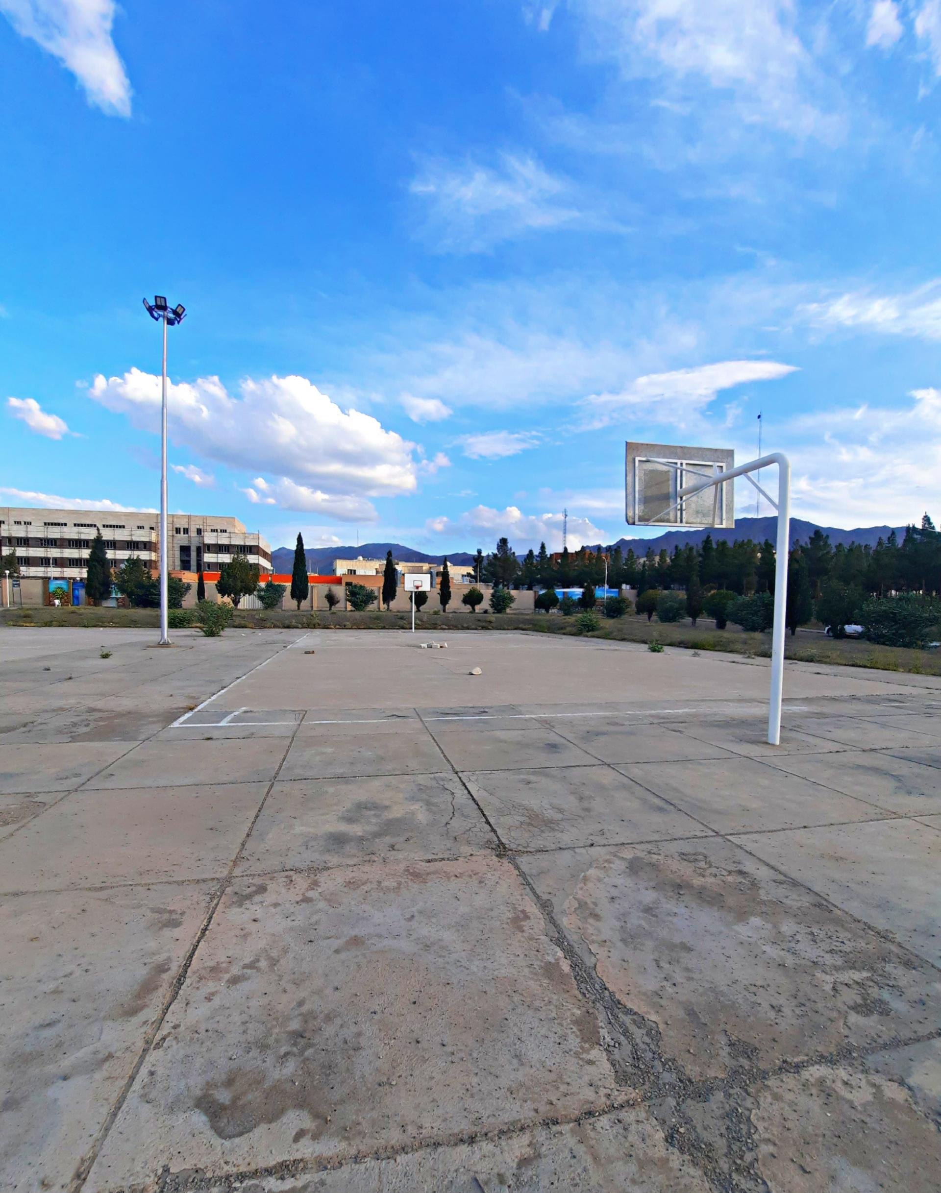 عکس زمین بسکتبال پردیس دانشگاه صنعتی بیرجند