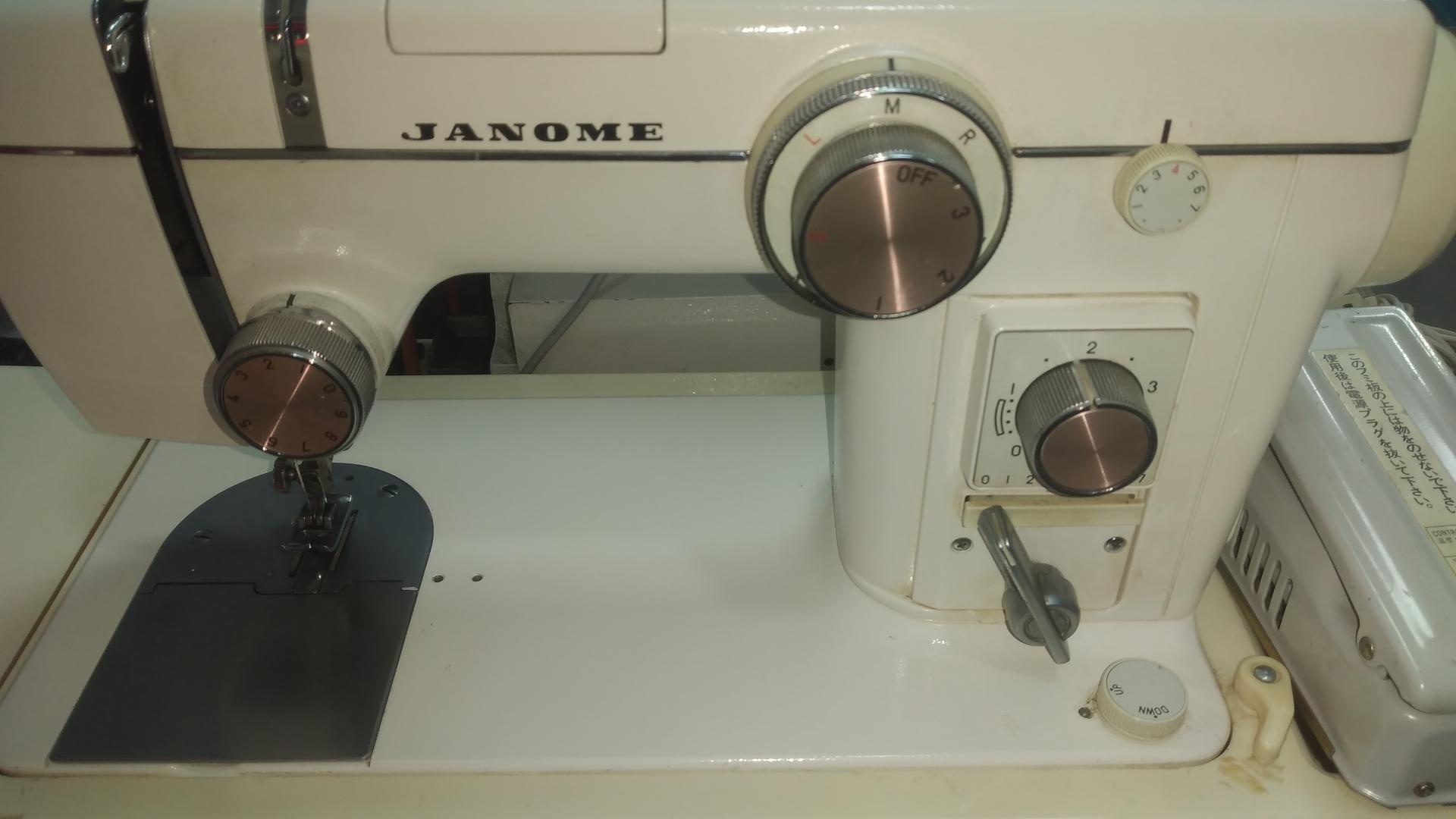 عکس تعمیرات چرخ خیاطی احمدی