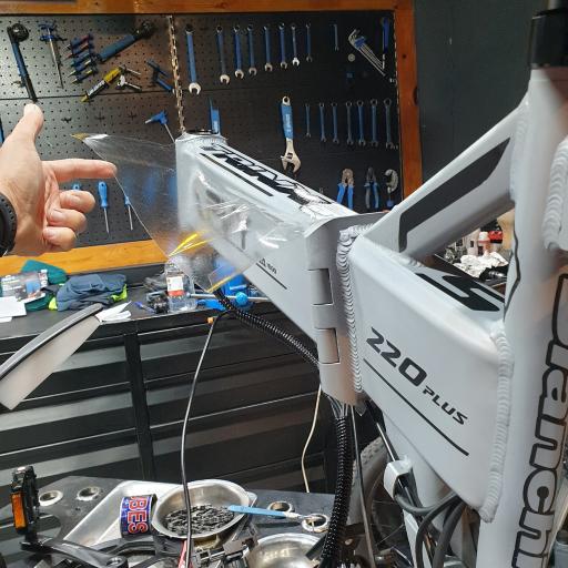 عکس تعمیرگاه دوچرخه متا بایک