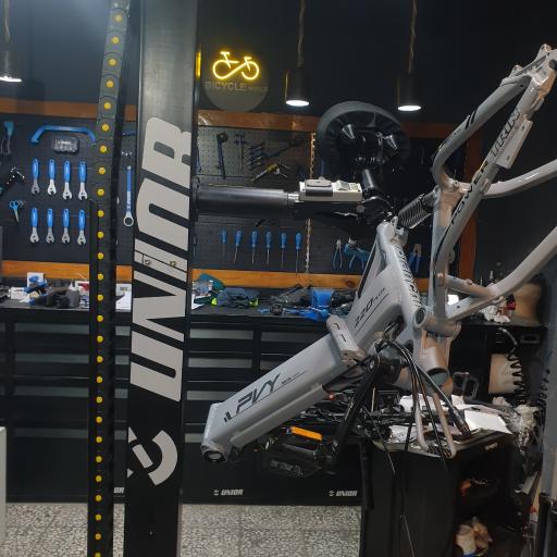 عکس تعمیرگاه دوچرخه متا بایک