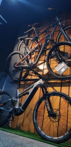 عکس تعمیرگاه دوچرخه متا بایک