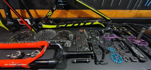 عکس تعمیرگاه دوچرخه متا بایک