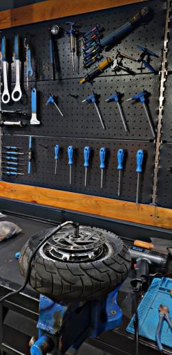 عکس تعمیرگاه دوچرخه متا بایک