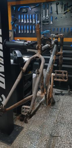 عکس تعمیرگاه دوچرخه متا بایک