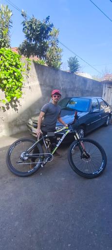 عکس تعمیرگاه دوچرخه متا بایک