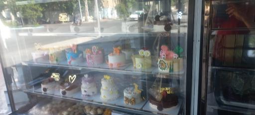 عکس شیرینی فروشی رز