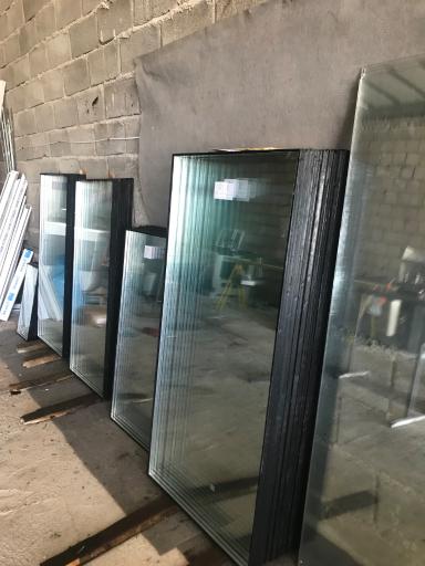 عکس درب و پنجره دوجداره آلیش وین