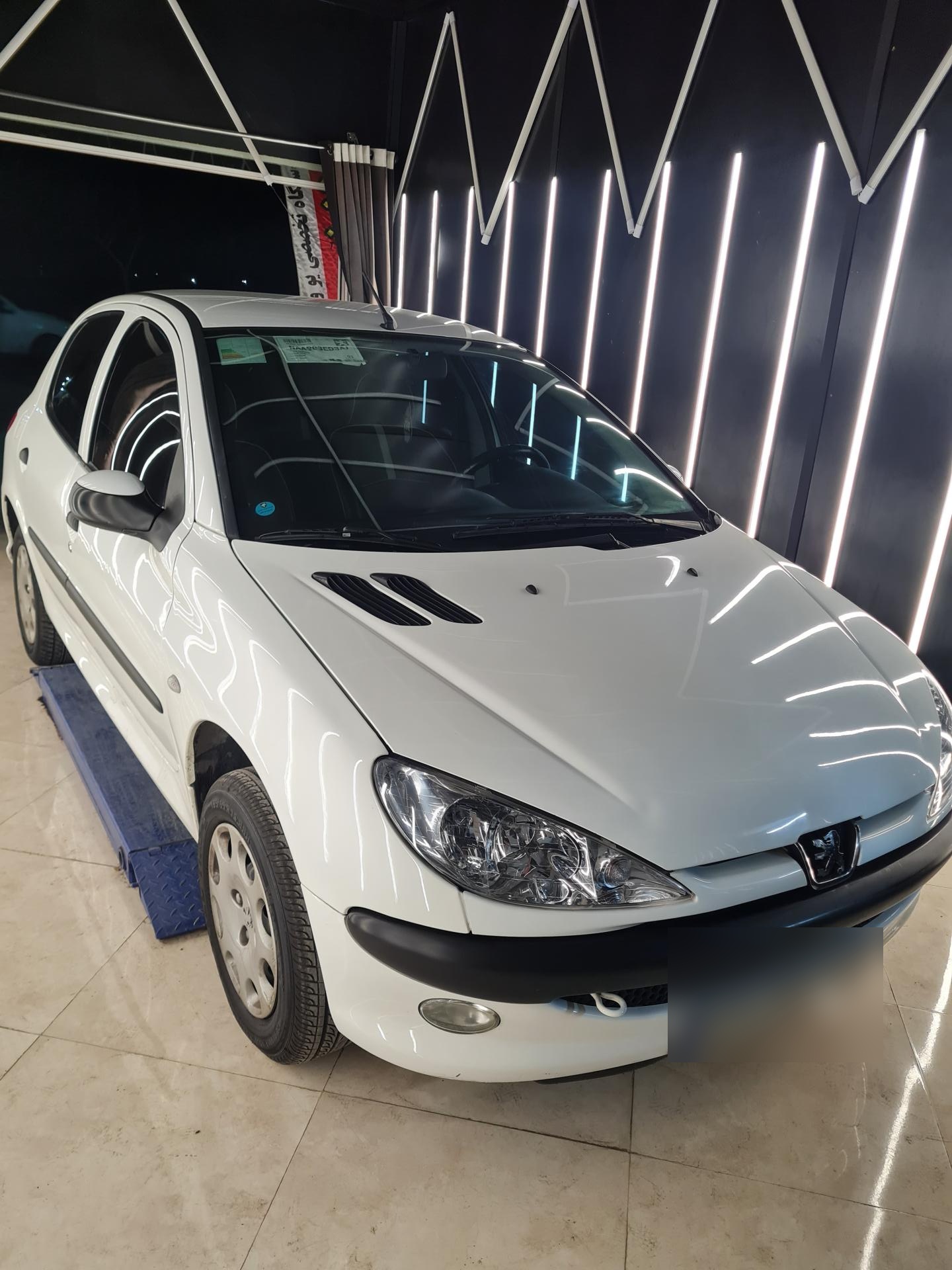 عکس کارشناسی رنگ خودرو و فنی غرب