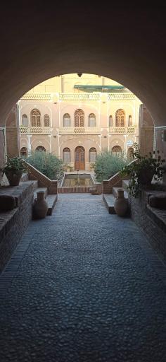 رستوران هتل کاروانسرای مشیر