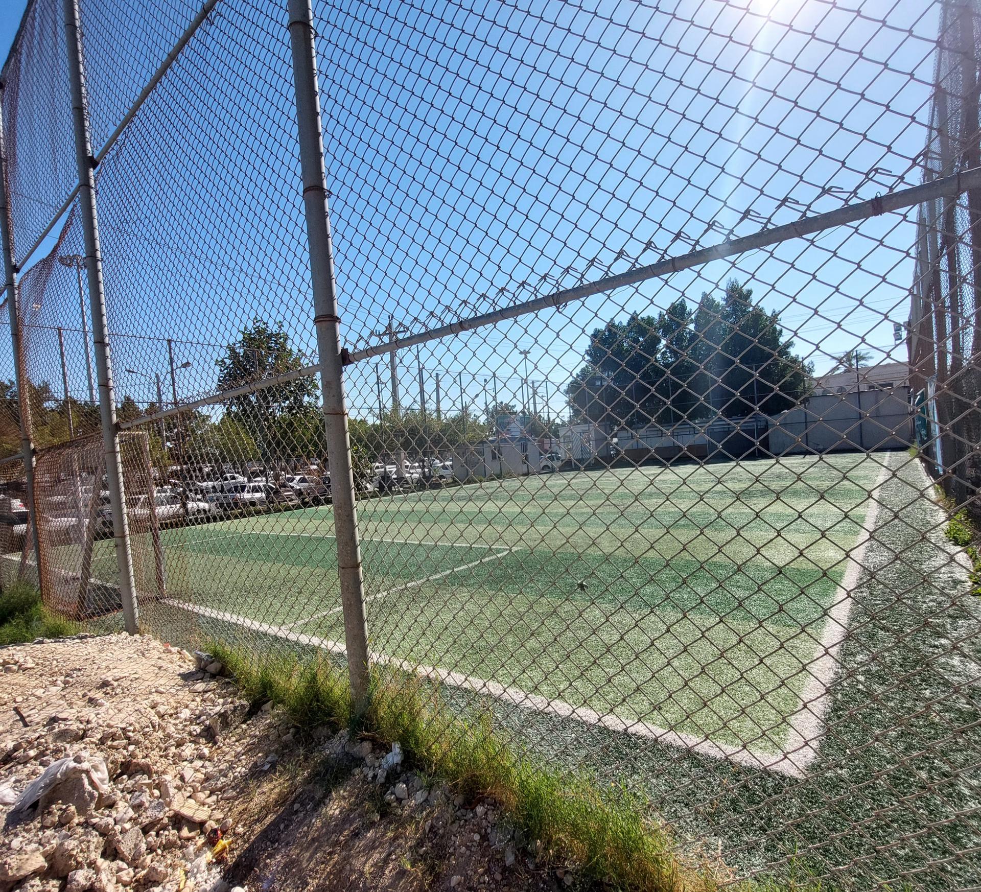 عکس زمین فوتبال چمن مصنوعی