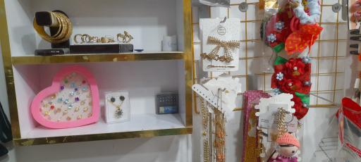 عکس پوشاک و لوازم آرایشی یاس