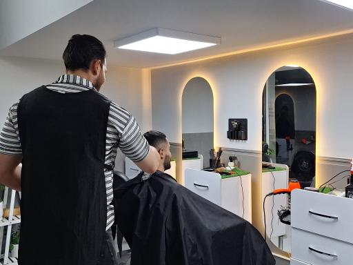 عکس آرایشگاه مردانه موتیک