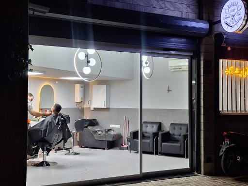 عکس آرایشگاه مردانه موتیک