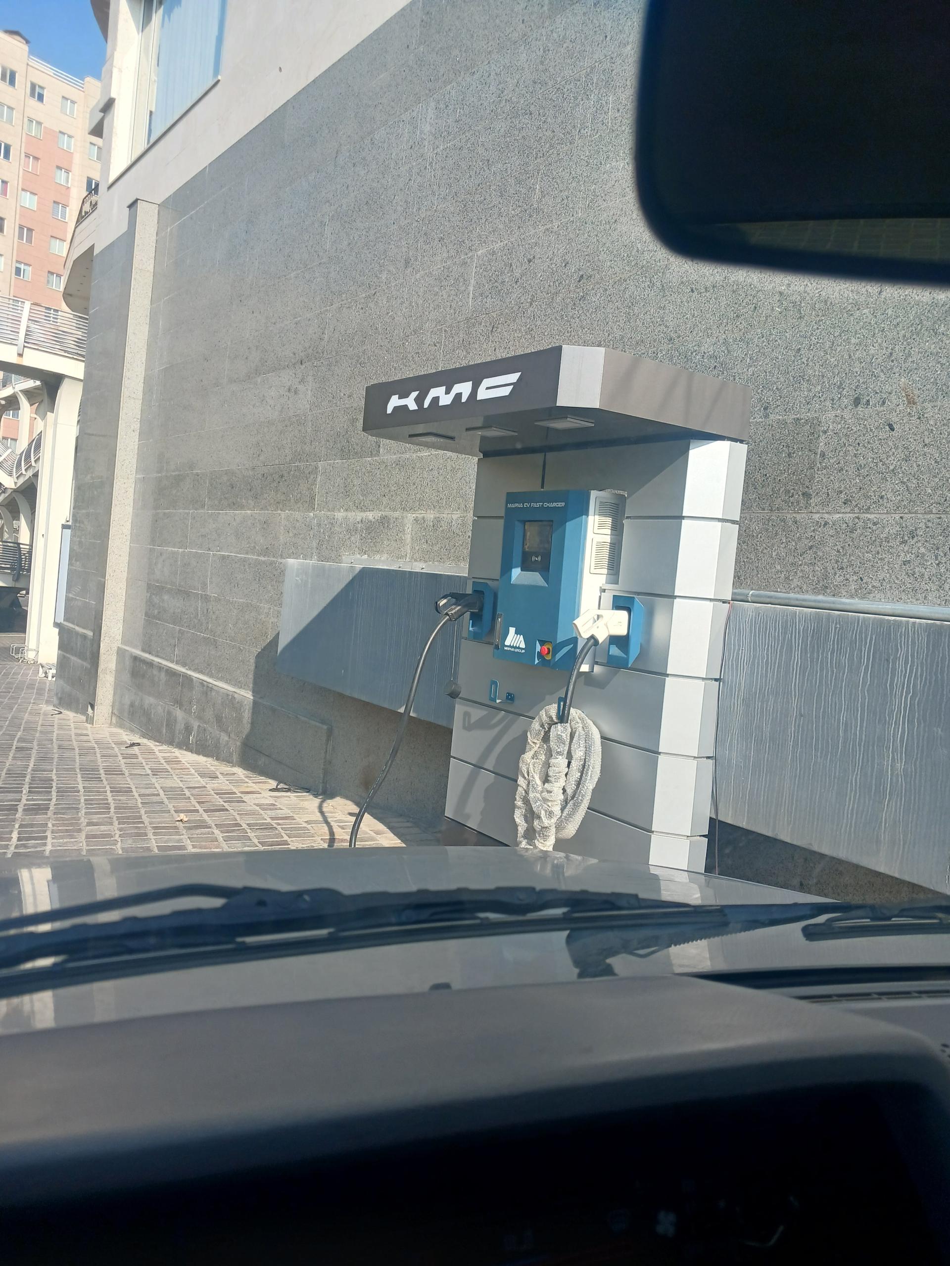 عکس ایستگاه شارژ کرمان موتور هتل اسپیناس