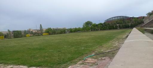 عکس زمین چمن طبیعی دانشگاه صنعتی تبریز