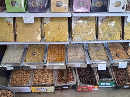 عکس فروشگاه مواد غذایی نبات خَش