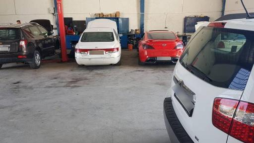 عکس مجتمع تخصصی هیوندا و کیا میرزاخانی 