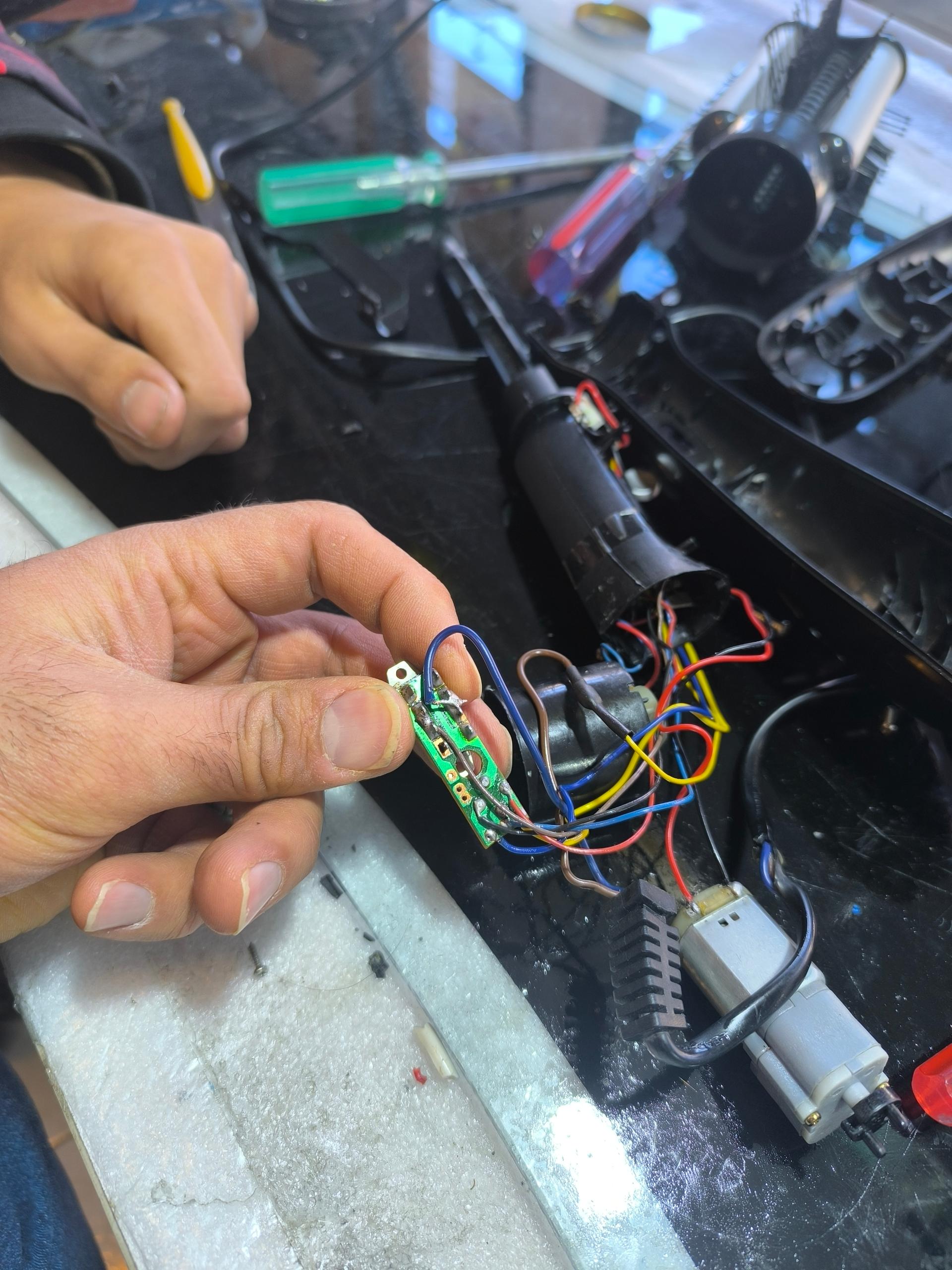 عکس تعمیرات لوازم خانگی ادیسون