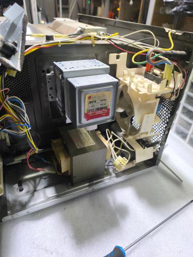 عکس تعمیرات لوازم خانگی ادیسون