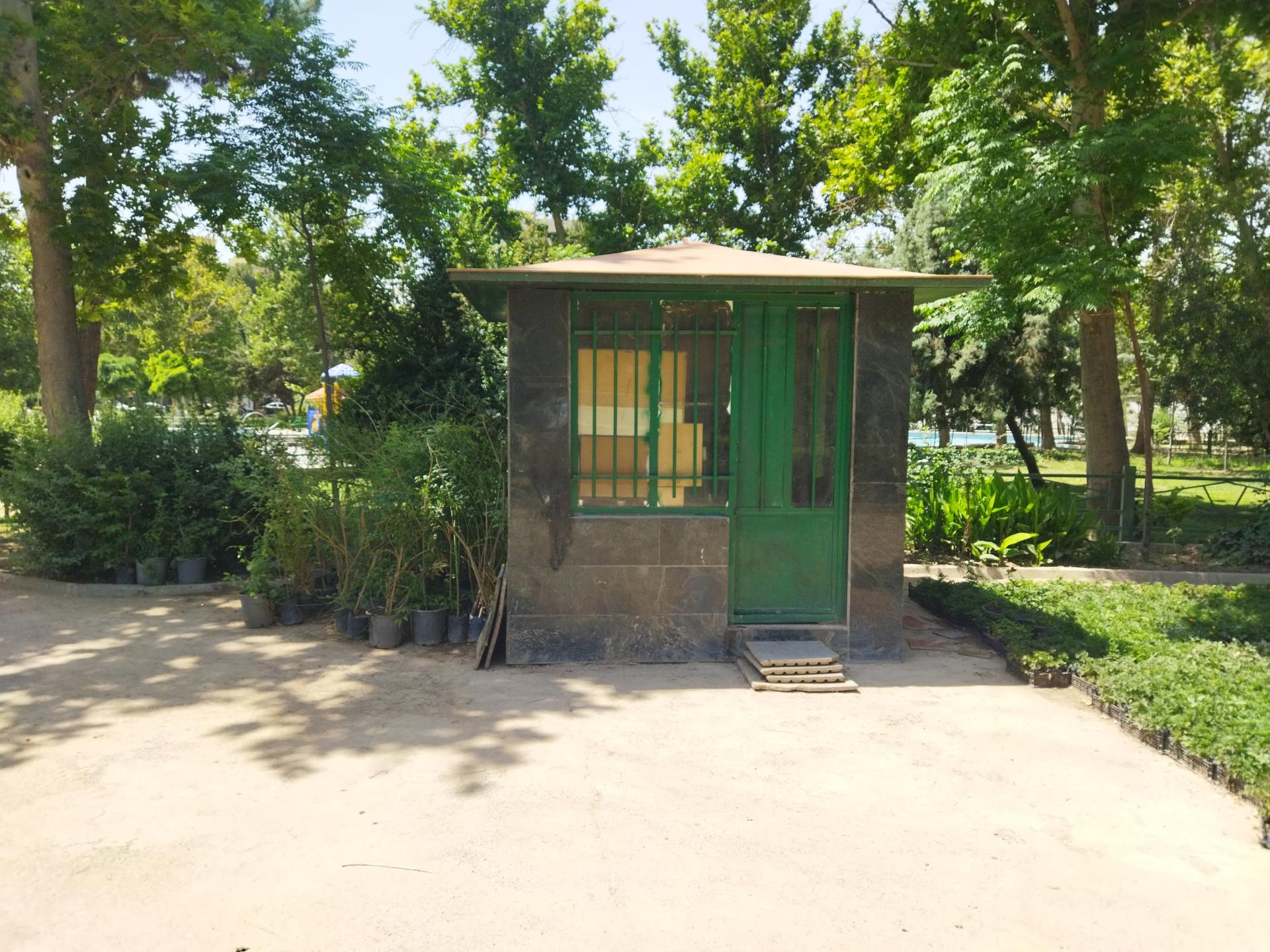 عکس نگهبانی بوستان صنوبر