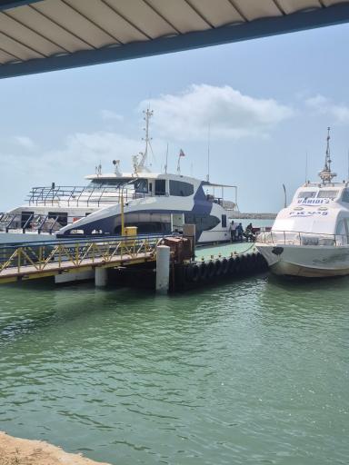 عکس ورودی اسکله شهید ذاکری قشم