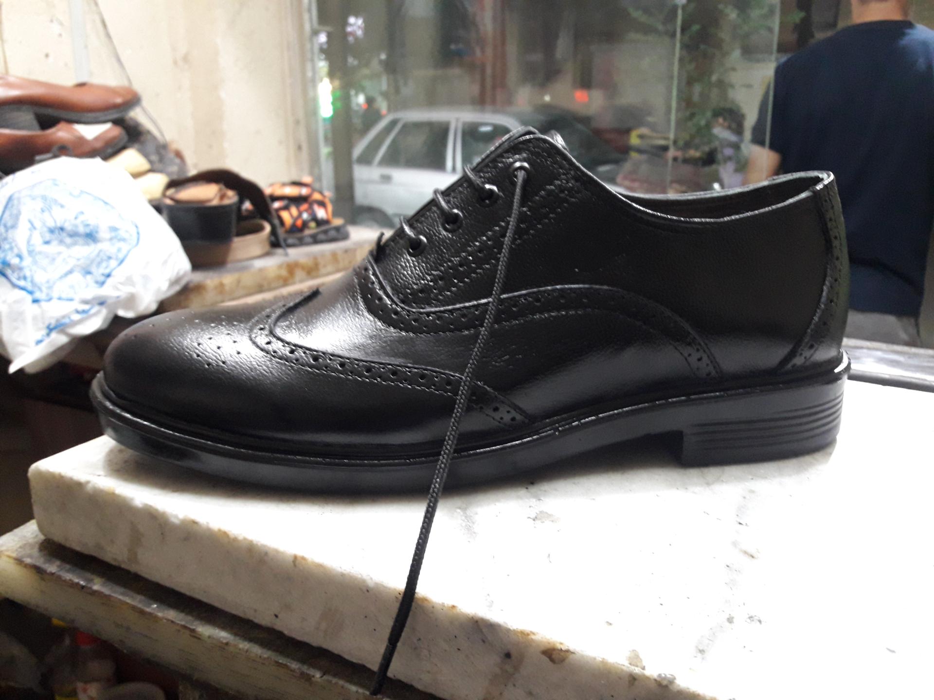 عکس کارگاه کفاشی جواد