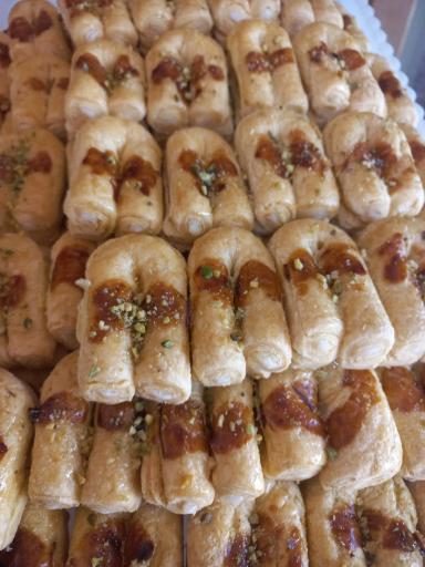 عکس شیرینی سرای دهکده