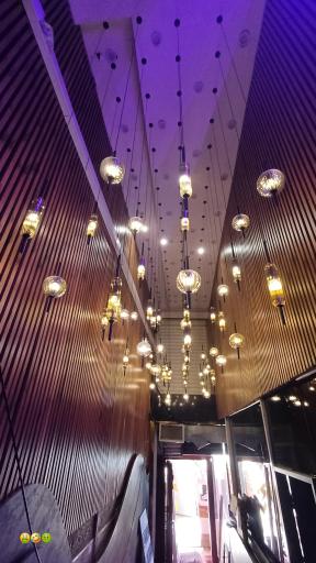 عکس رستوران و بیرون بر شاورما