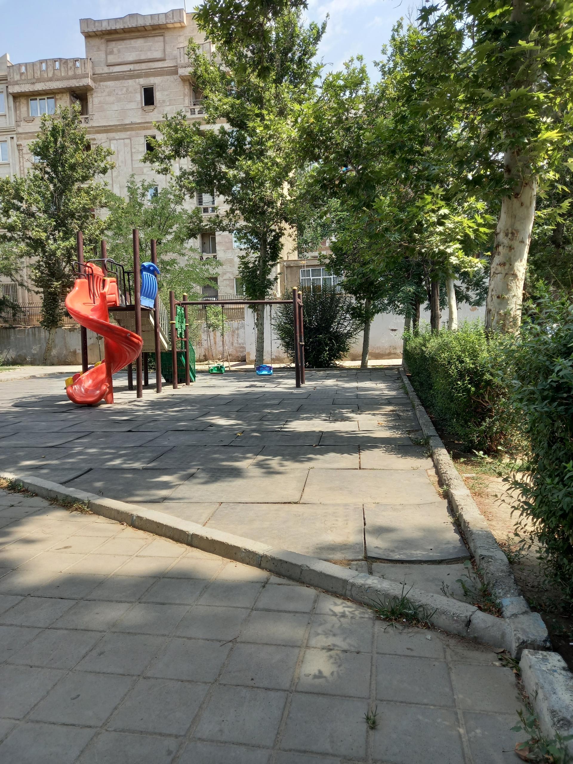 عکس زمین بازی کودکان