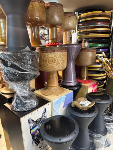 عکس فروشگاه موسیقی سایه