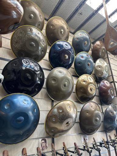 عکس فروشگاه موسیقی سایه