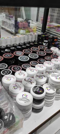 عکس فروشگاه تخصصی ناخن لونا