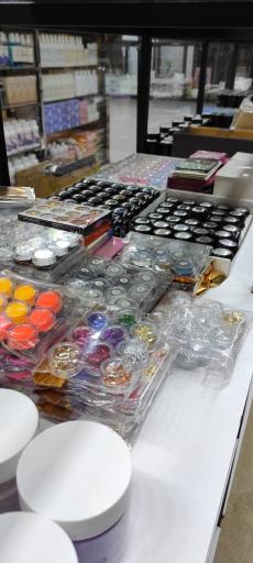 عکس فروشگاه تخصصی ناخن لونا