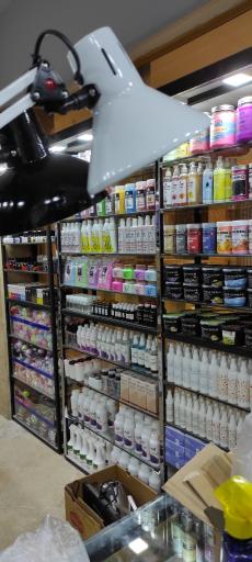 عکس فروشگاه تخصصی ناخن لونا