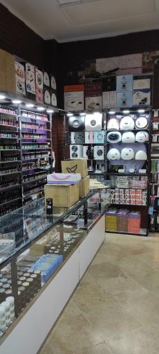 عکس فروشگاه تخصصی ناخن لونا