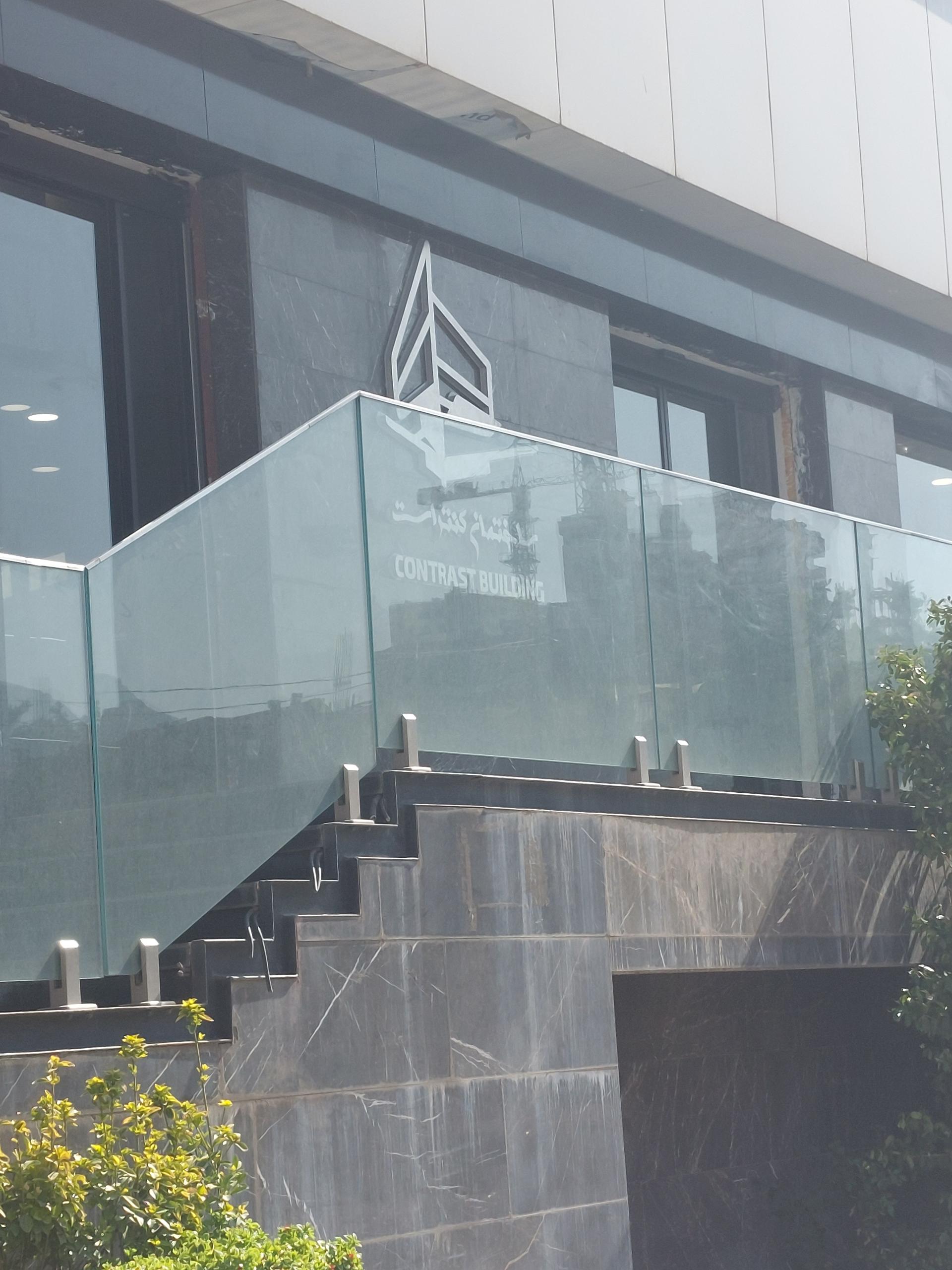 عکس ساختمان کنتراست