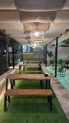 کورن‌داگ و هات‌داگ داگولا