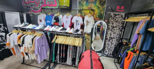 عکس فروشگاه لباس لستر بوتیک