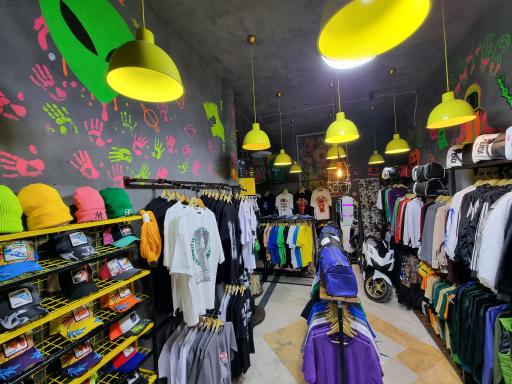 عکس فروشگاه لباس لستر بوتیک