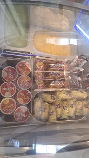 عکس کافه مارکت بختیاری 